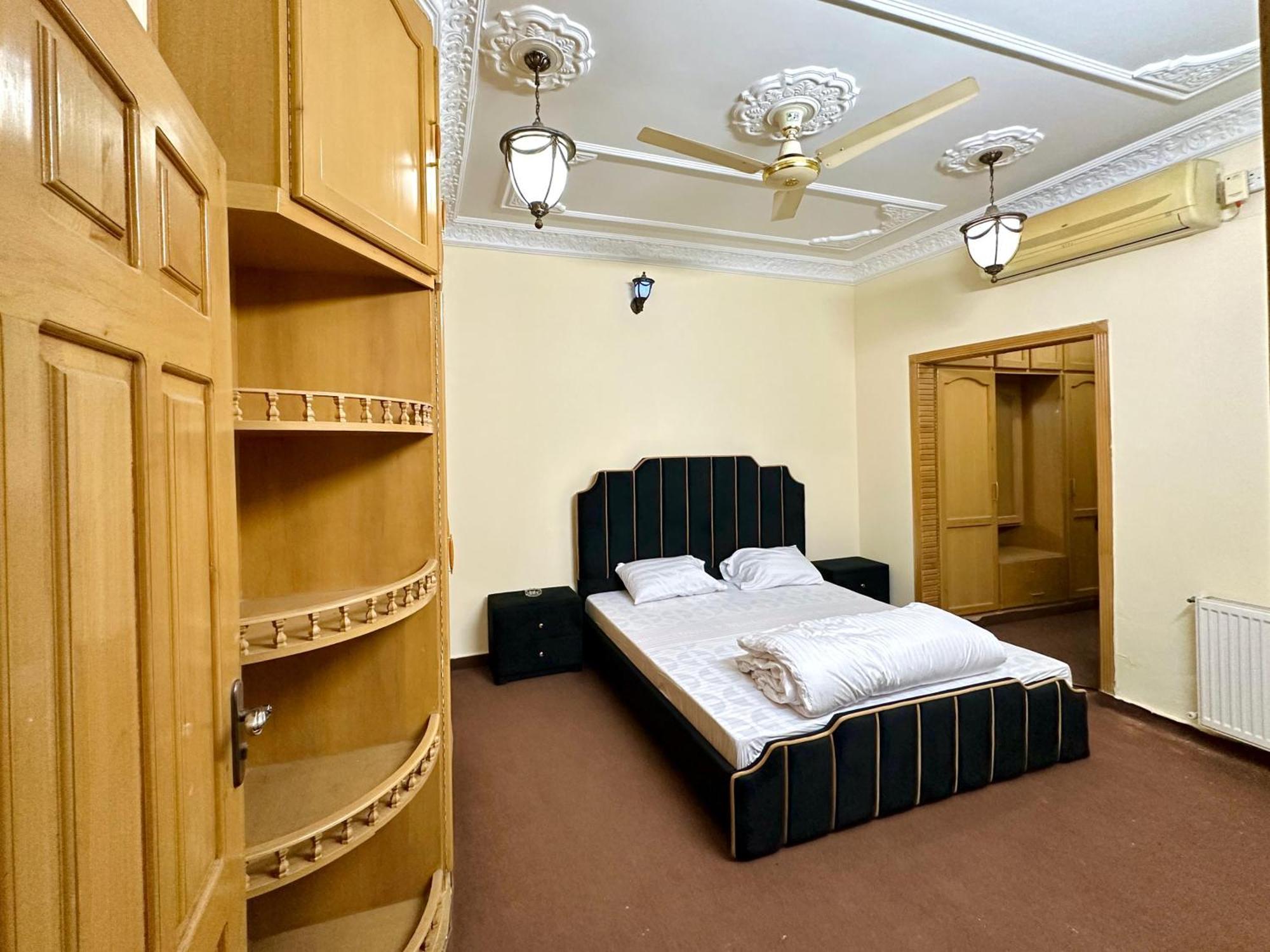 The Royal Regency Guest House イスラマバード エクステリア 写真
