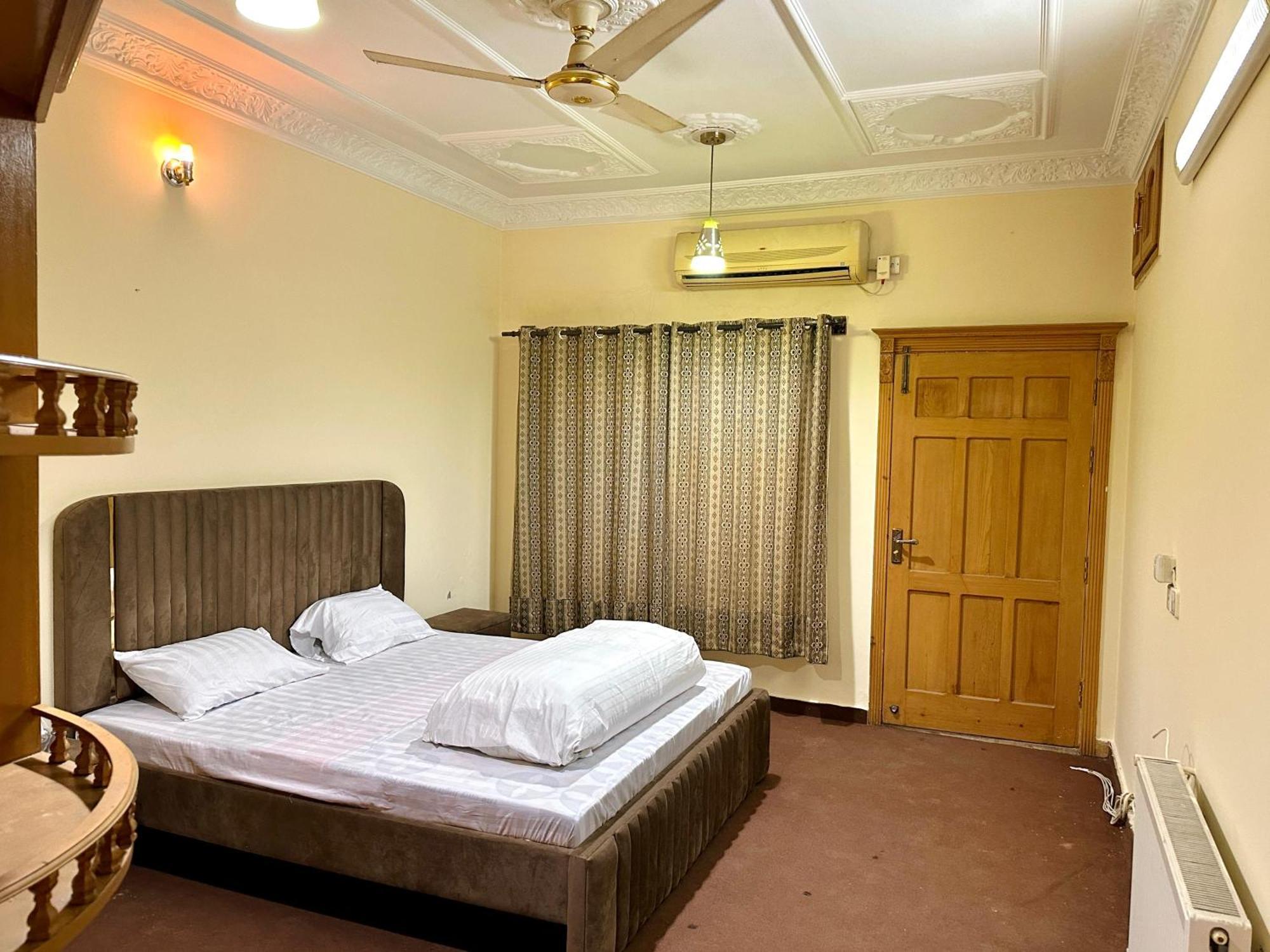 The Royal Regency Guest House イスラマバード エクステリア 写真